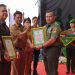 Sekda Bolmong Menerima Penghargaan dari Pangdam XIII Merdeka