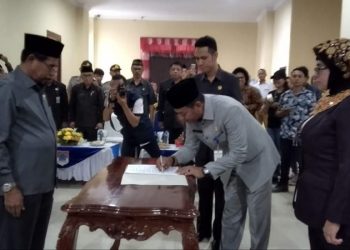 Pengambilan sumpah janji dan serah terima jabatan Sekretaris Daerah Boltim yang dipimpin Bupati Boltim Sehan Landjar