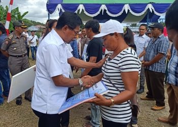 Bupati Boltim Serahkan Bantuan Untuk  Nelayan di Kecamatan Kotabunan