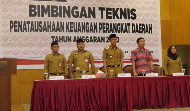 Ini Kata Bupati Iskandar Kamaru Saat Membuka Bimtek