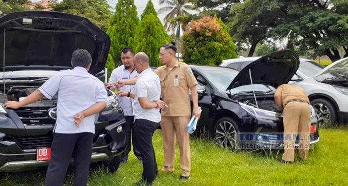 Tiga Mobil Dinas Milik Pimpinan DPRD Bolmong Diperiksa