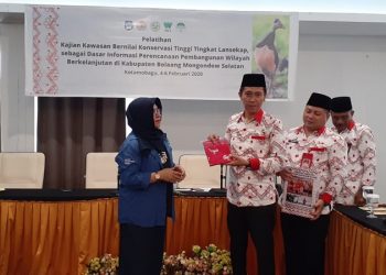 Bupati Bolsel Jelaskan Makna Batik Bentenan Yang Bercorak Maleo Mangrove dan Terumbu Karang