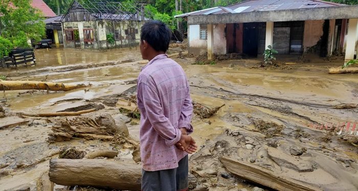 Bau Busuk Mulai Menyebar Pasca Banjir di Domisil