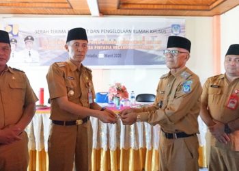 Penghuni Rumah Khusus Nelayan di Bolsel Terima Kunci