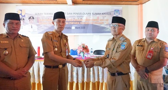 Penghuni Rumah Khusus Nelayan di Bolsel Terima Kunci