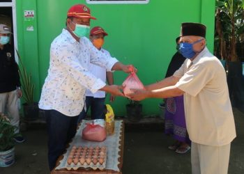 Selain Sembako, Wakil Bupati Bolsel Juga Bagi-Bagi Ikan