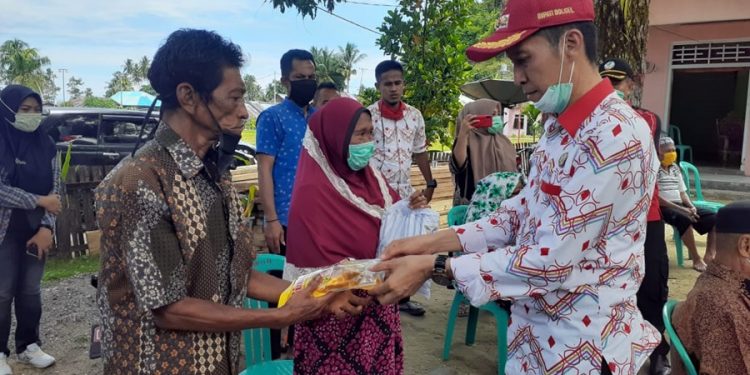 Taher Pakaya Terima 15 Kilo Beras Serta Bantuan Pokok Lainnya