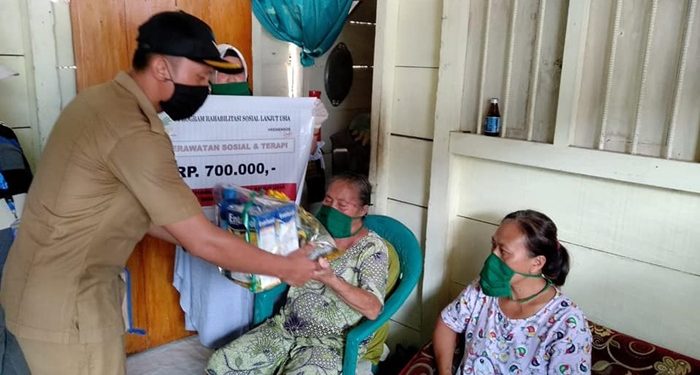 Lansia di Bolmong Terima Bantuan Sosial  2.7 Juta