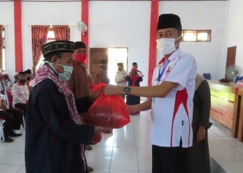 Bupati dan Wakil Bupati Bolsel Masuk Keluar Desa Serahkan Bantuan