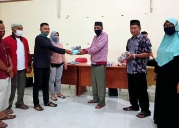 Pemdes Tanoyan Selatan Bagikan 3000 Masker dan Thermo Digital