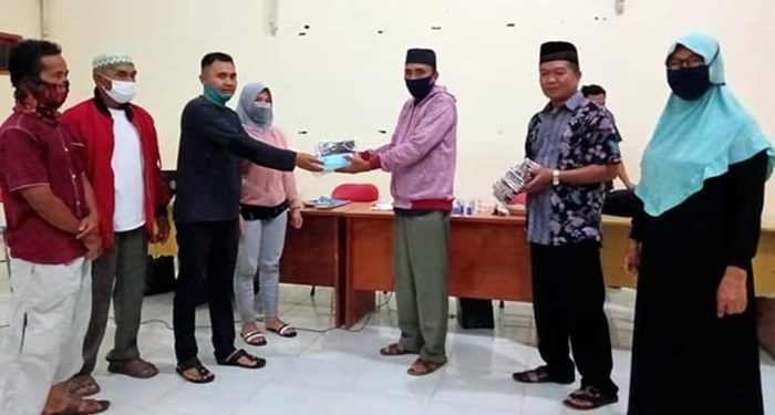 Pemdes Tanoyan Selatan Bagikan 3000 Masker dan Thermo Digital