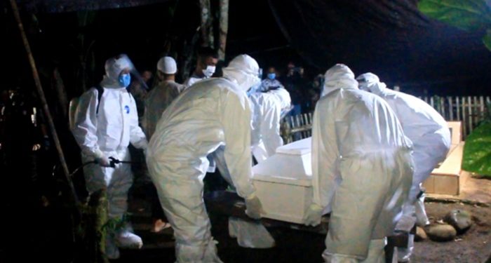 Sejumlah Pejabat Bolmong Makamkan Jenazah Pasien PDP