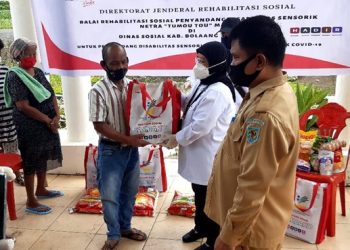 Penyandang Cacat Netra Bolmong Terima Bantuan