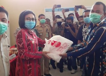 Bupati dan Wabup Serahkan Bantuan Tahap Dua di Kecamatan Dumoga Raya
