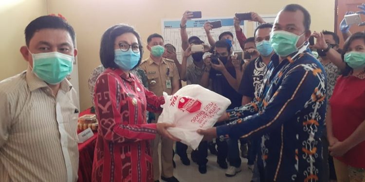 Bupati dan Wabup Serahkan Bantuan Tahap Dua di Kecamatan Dumoga Raya