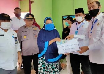 Salud Kekompakan Iskandar-Dedy. Selalu Bersama Menemui Warga