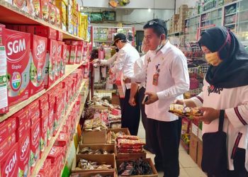 Disperindag Koperasi dan UKM Bolsel Amankan Bahan Makanan Kadaluarsa