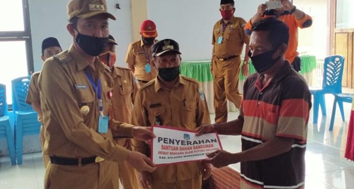 Pemkab Bolsel Bantu Korban Bencana Puting Beliung