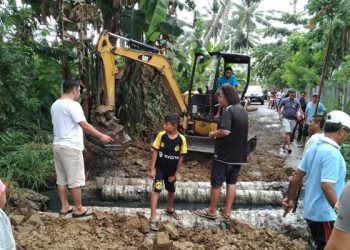 Ketua DPRD Kotamobagu Pimpin Perbaikan Jalan Perkebunan