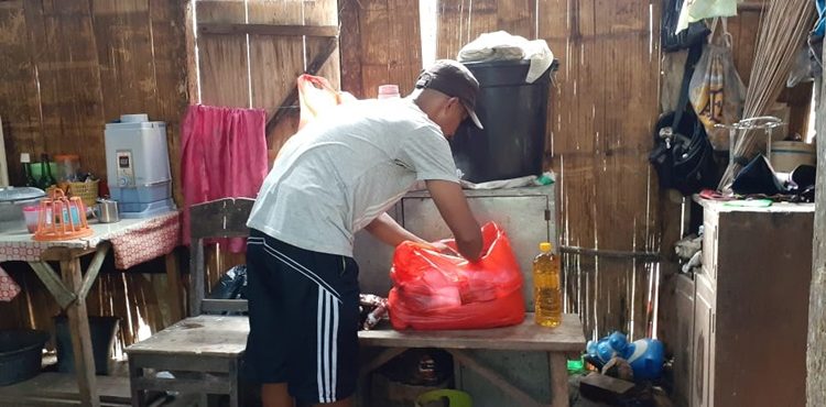 Warga Kecewa, Beras Bantuan Dampak Covid-19 di Kotamobagu Berwarna Kuning dan Berkutu