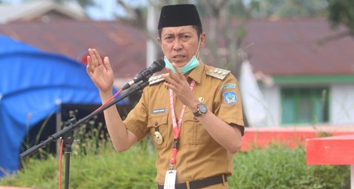 Iskandar Kerahkan PNS Bantu Bersihkan Lumpur di Rumah Warga