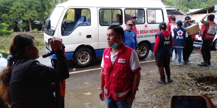 PMI Bolmong Serahkan Bantuan Warga Terdampak Banjir