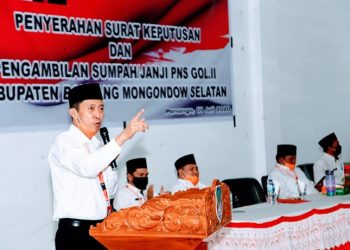 Bupati Bolsel Serahkan SK 45 CPNS Golongan Dua