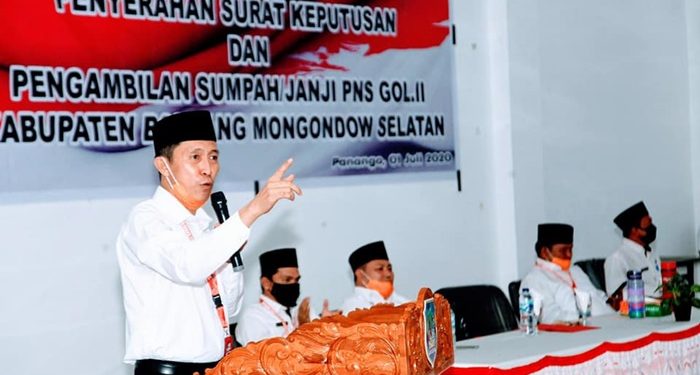 Bupati Bolsel Serahkan SK 45 CPNS Golongan Dua