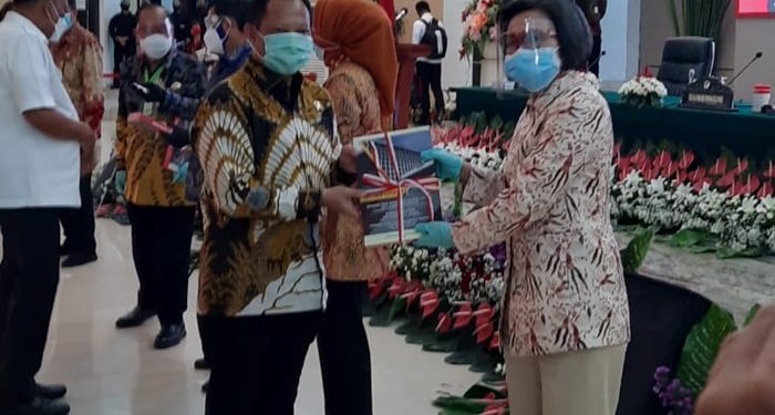 Yasti Terima Buku Pedoman Umum Menghadapi Pandemi Covid-19