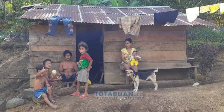 Potret Warga Kolingangaan Yang Jauh dari Kata Merdeka