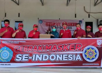 DPK IKAPTK Kabupaten Bosel Serahkan Dua Ribu Masker