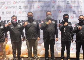 Ciptakan Keterbukaan Informasi, Bawaslu Sulut Resmikan Media Centre, Call Centre dan SMS Gateway