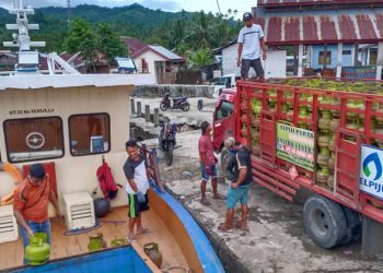 Pendistribusian Bantuan di Kecamatan Posigadan Bolsel Masih Gunakan Jalur Laut