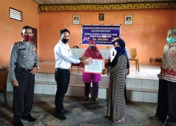 Baru Satu Desa di Kecamatan Passi Barat Salurkan BLT DD 300 Ribu