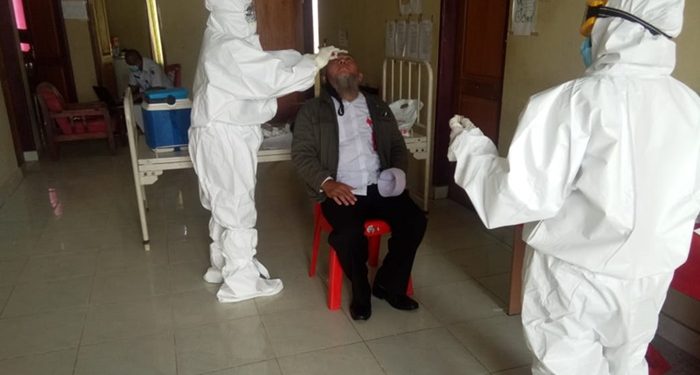 Puluhan Warga Desa Bakan di Swab