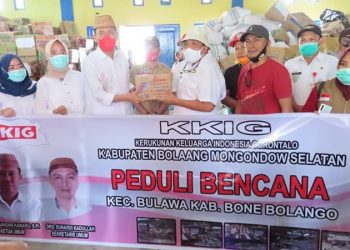 Iskandar Pimpin KKIG Bolsel Serahkan Bantuan di Kabupaten Bone Bolango