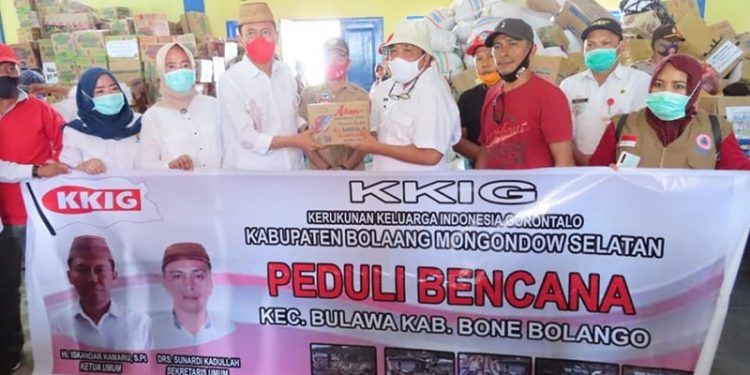 Iskandar Pimpin KKIG Bolsel Serahkan Bantuan di Kabupaten Bone Bolango