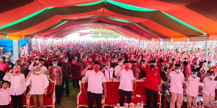 Deklarasi Pasangan BERKAH, Kader dan Simpatisan Padati Halaman Kantor DPC PDIP