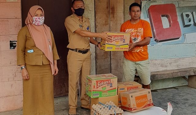 Dinsos Bolmong Serahkan Bantuan Korban Kebakaran