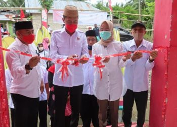 Bupati Iskandar Kamaru Resmikan Dua Pasar Tradisional