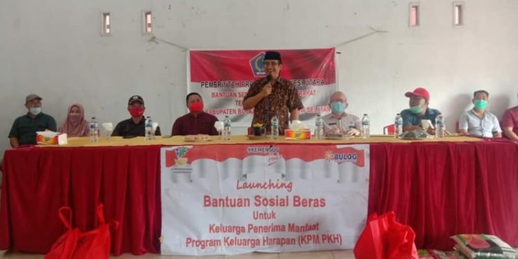 Pjs Bupati Bolsel Berkunjung ke Posko Hingga Serahkan Bantuan