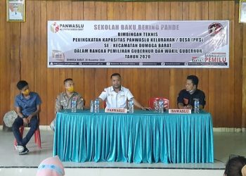 Mustarin Buka Bimtek Peningkatan Kapasitas Panwaslu se Kecamataan Dumoga Barat