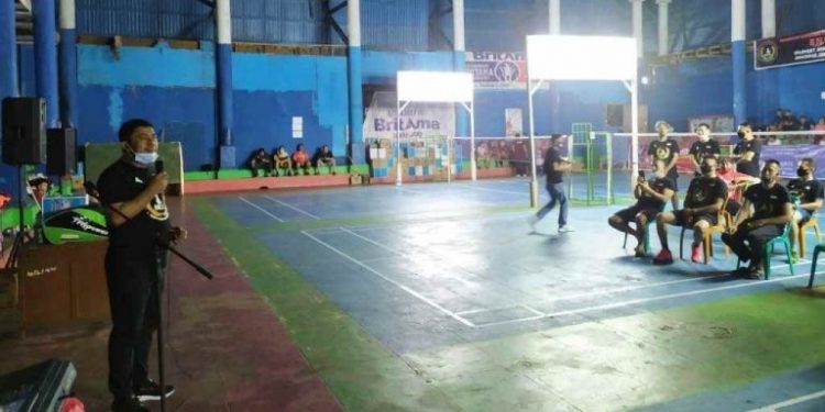 Ketua DPRD Kotamobagu Buka Open Tournamen Badminton Nasional Comunity