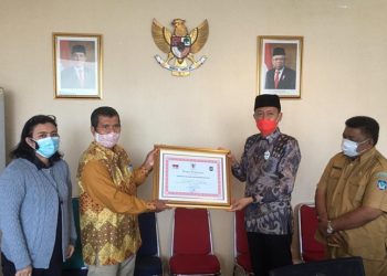 Sehari, Kabupaten Bolsel Terima Dua Penghargaan