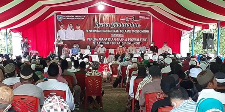 Bupati Bolmong Serahkan Insentif Untuk 1293 Petugas Agama