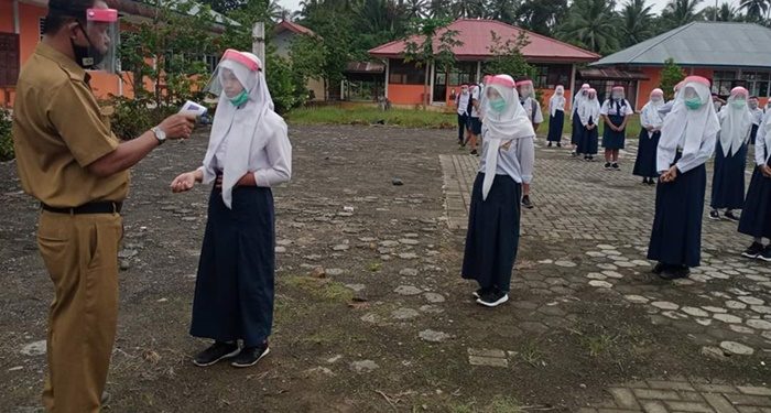 Siswa Kelas Ujian di Bolmong Mulai Ikuti Simulasi Belajar di Ruangan