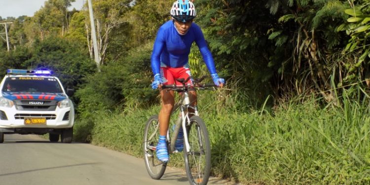 Temmy Marentek Mampu Lalui 27 Kilometer Tanpa Duduk di  Sadel Sepeda