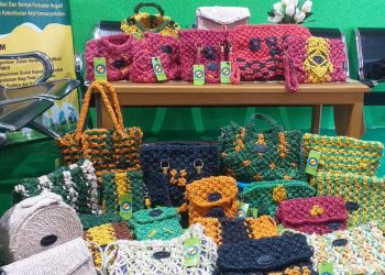 Inilah Produksi Tas Dari Serat Nanas  Asal Desa Muntoi Yang Dijual Hingga 800 Ribu