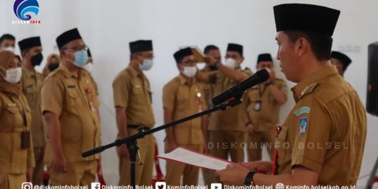 Iskandar Kamaru Lantik Pejabat Fungsional. Dua ASN Turun Pangkat