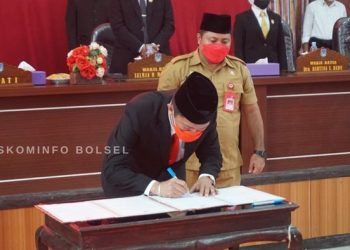 Marzanzius Arvan Ohy Serahkan Jabatan Sebagai Plh Bupati